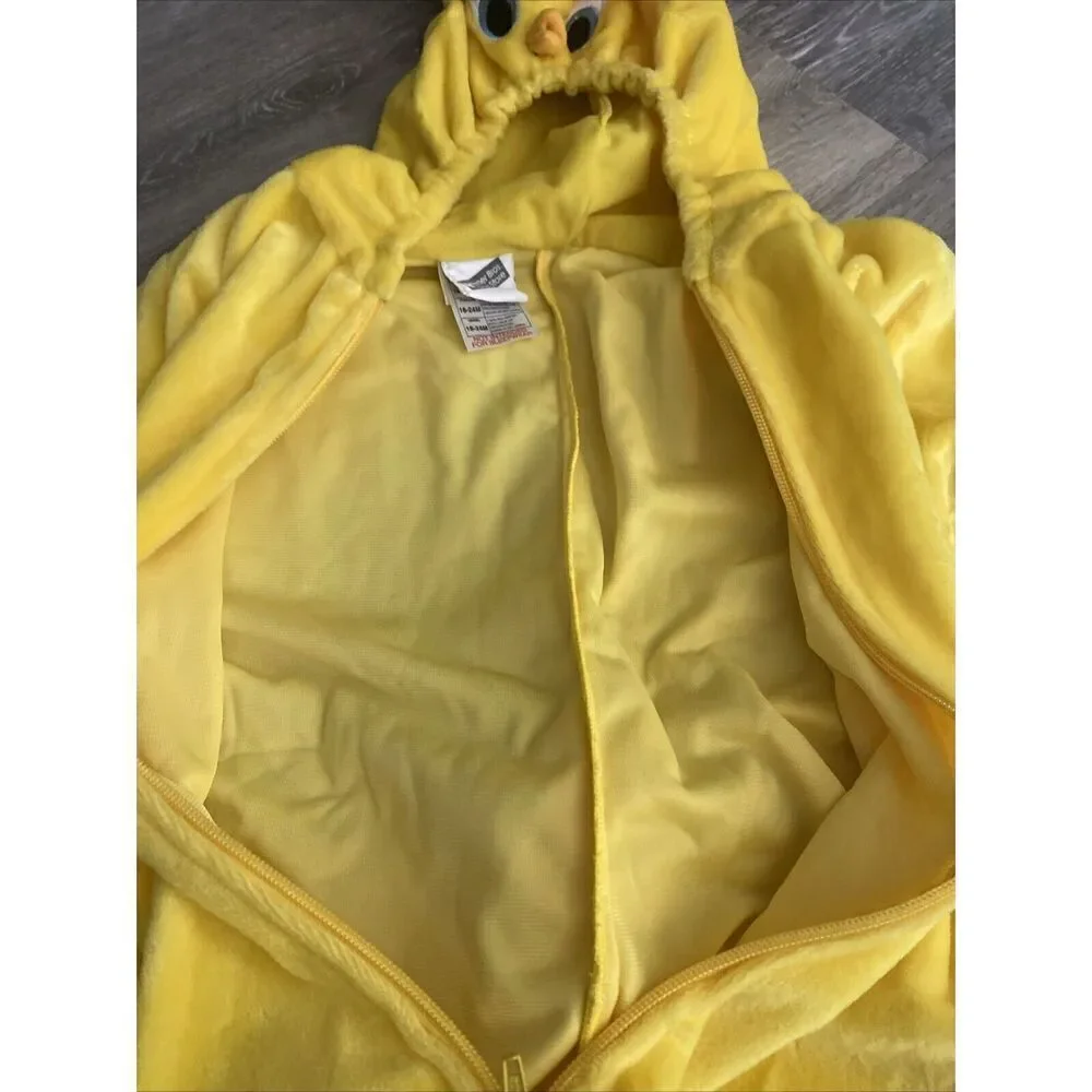 Warner Bros. store tweety 24